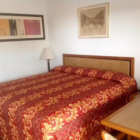 Hamilton Inn Room photo